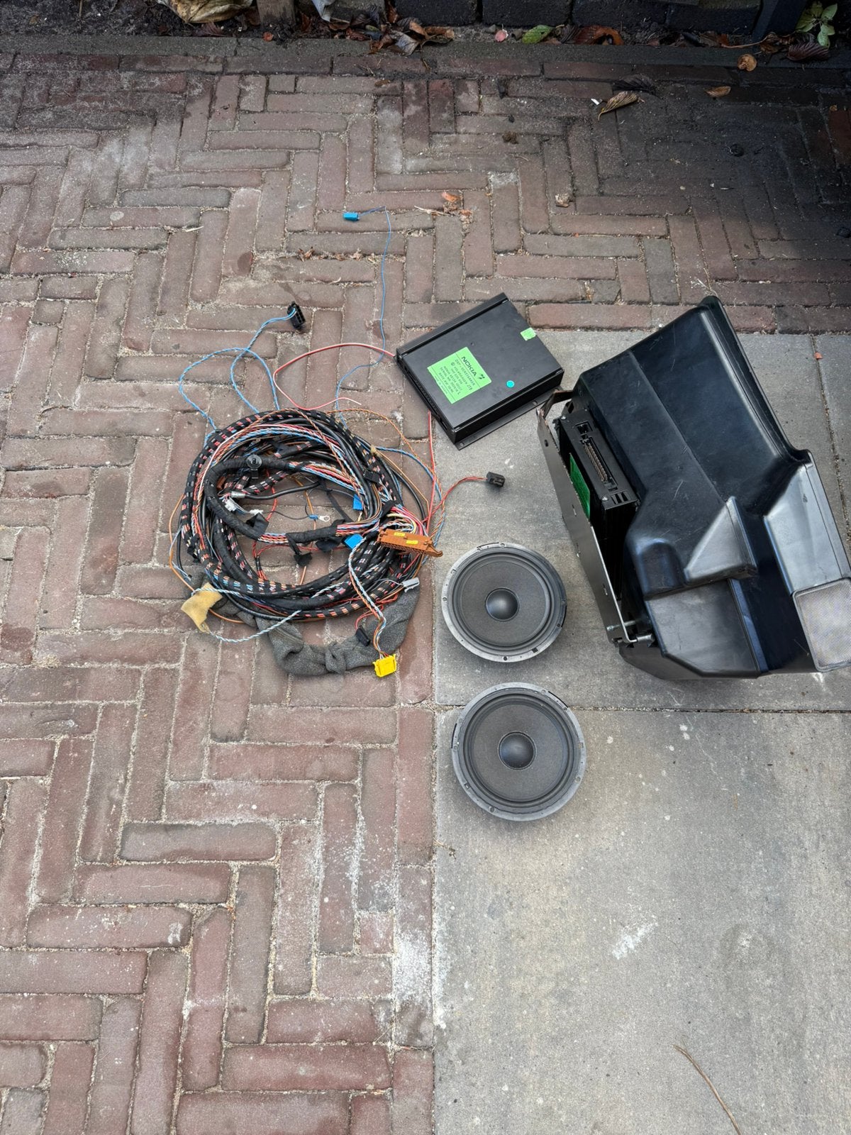 VW Golf GTI edition Nokia sound speakers woofer versterker, Auto diversen, Ophalen, Gebruikt