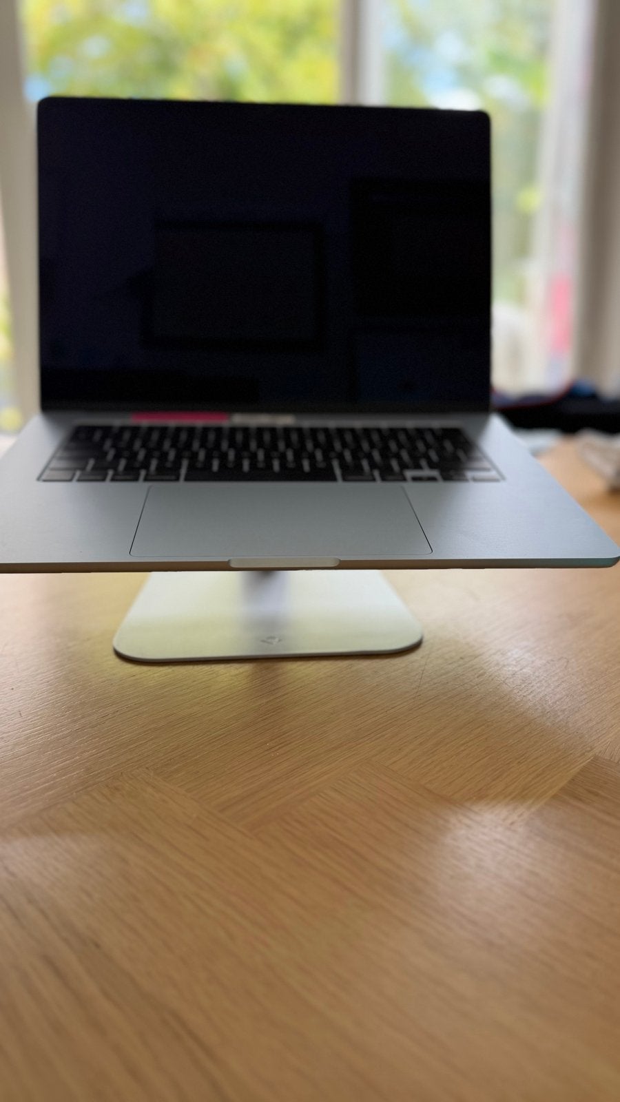 HiRise MacBook stand - Ergonomisch en in uitstekende staat, Ophalen of Verzenden, Zo goed als nieuw, In hoogte verstelbaar