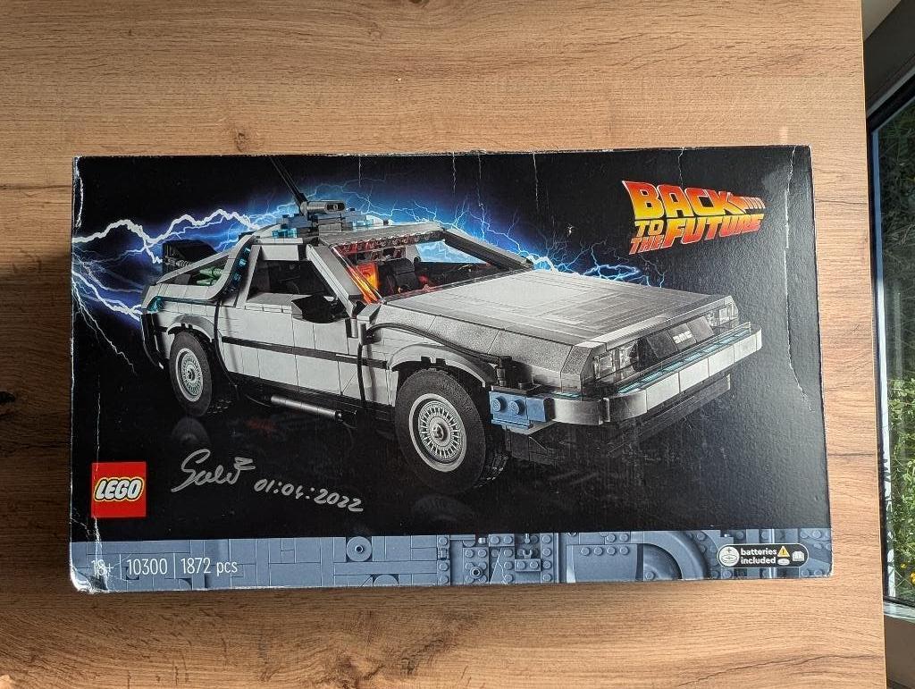 NIEUW SEALED Lego 10300 Back to the future met handtekening, Kinderen en Baby's, Speelgoed | Duplo en Lego, Ophalen of Verzenden
