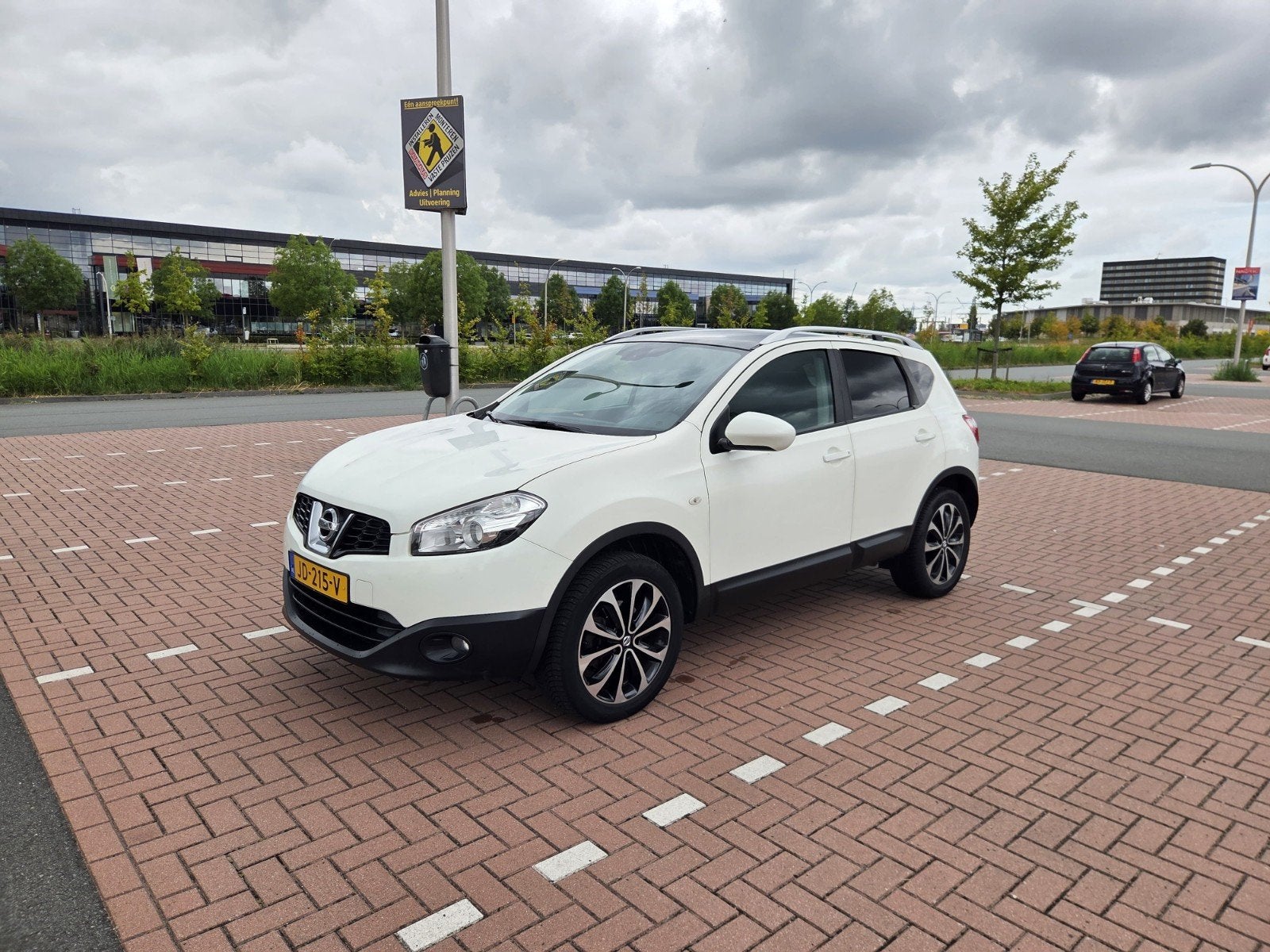 Nissan Qashqai 1.6, 2WD, 2012, Connect Edition, Panoramadak, Auto's, Nissan, Voorwielaandrijving, 662 kg, Stof, 4 cilinders