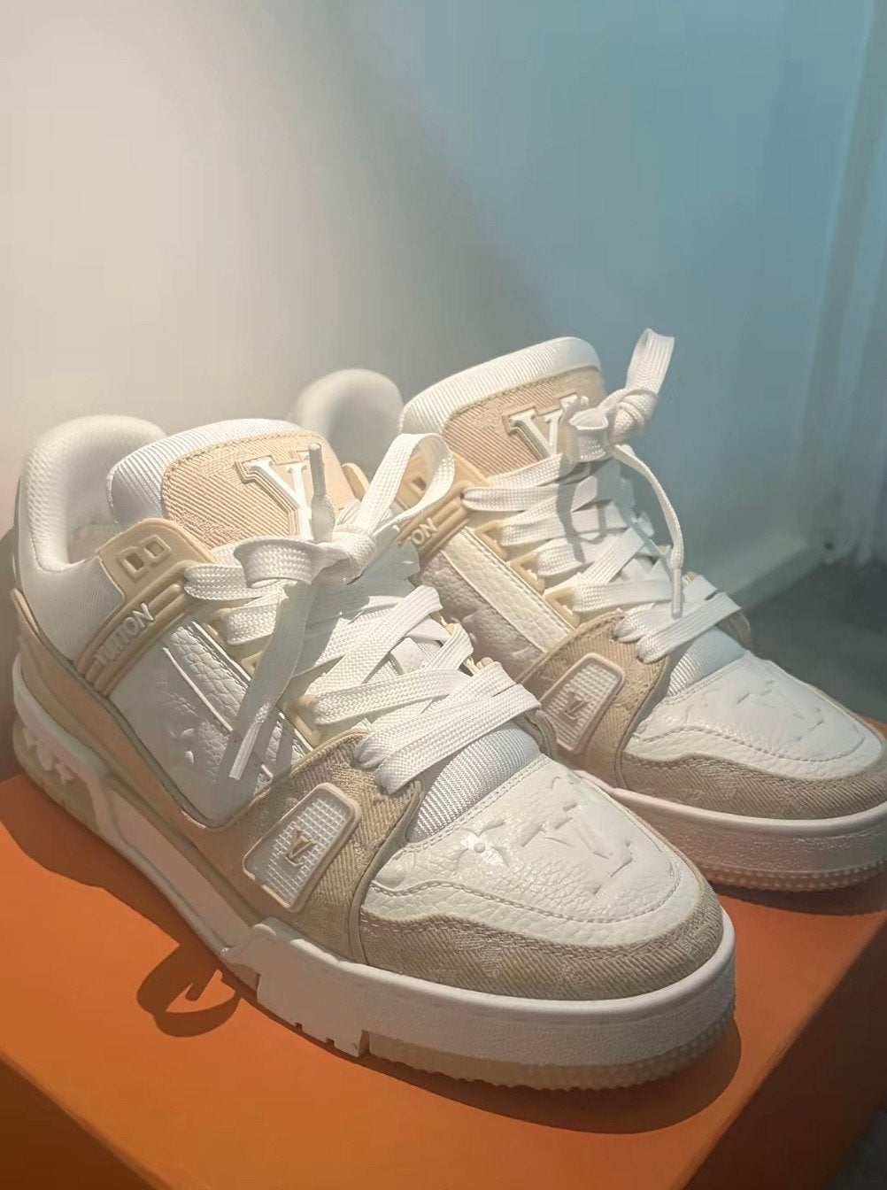 Louis Vuitton LV Trainer Sneakers Beige/Wit, Kleding | Dames, Ophalen of Verzenden, Zo goed als nieuw, Beige, Sneakers of Gympen