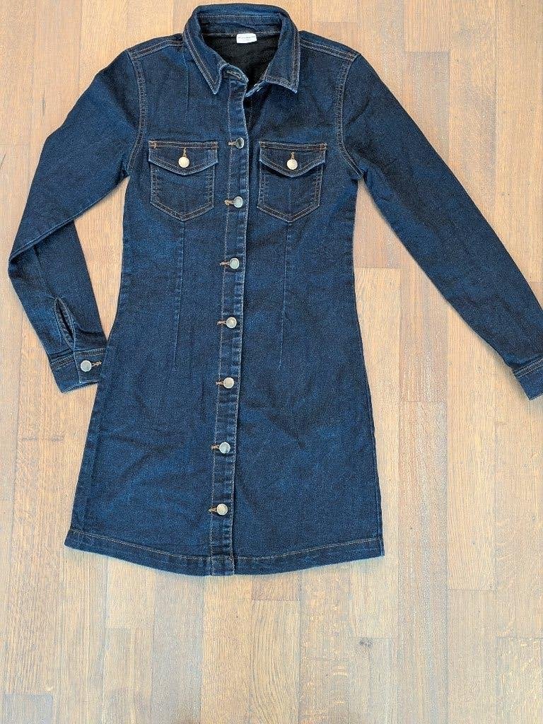 spijkerjurk jeans maat XS / 34 doorknoop, Kleding | Dames, Blauw, Ophalen of Verzenden, Zo goed als nieuw, Knielengte
