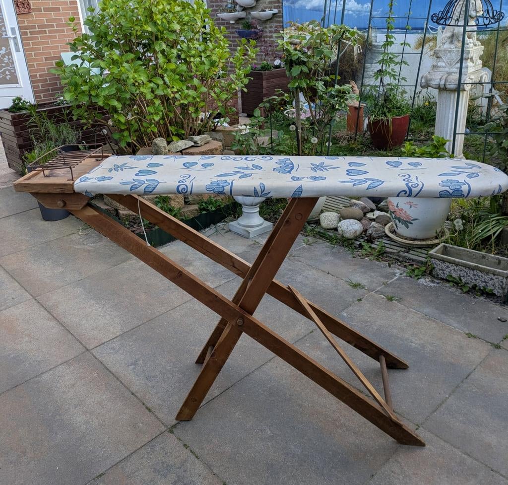 Houten strijkplank met boutrooster 1950/60., Ophalen