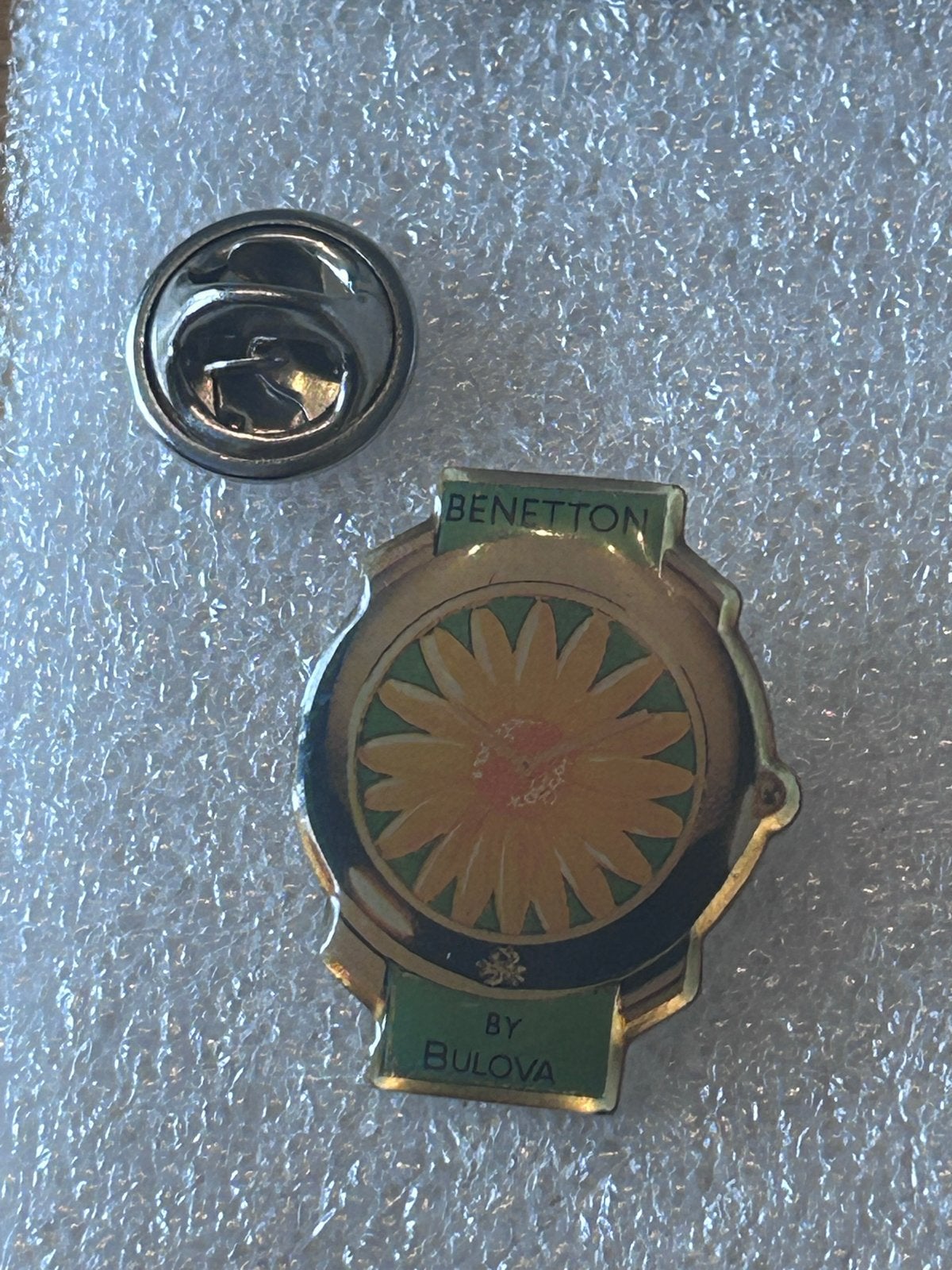 Vintage Benetton by Bulova Pin/Speldje - Zonnebloem Design, Ophalen of Verzenden, Gebruikt, Merk, Speldje of Pin