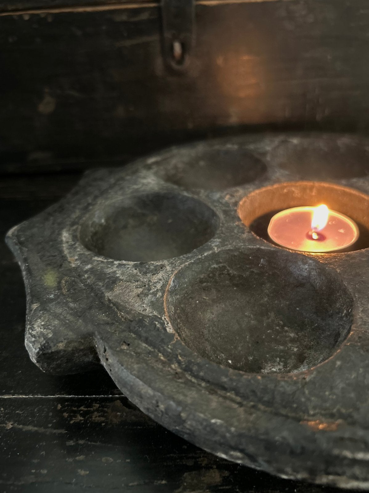 Oude stenen plaat mooials waxine houder India sober sleets, Ophalen of Verzenden