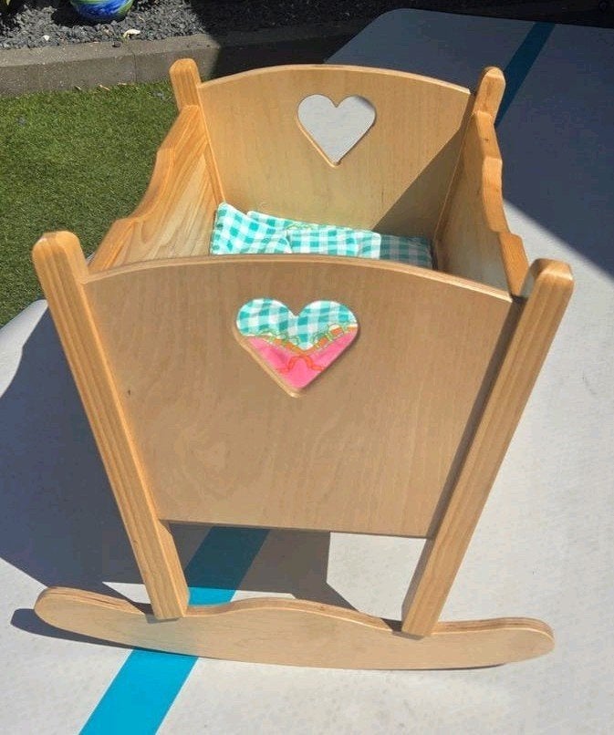 Mooi houten poppenbed met schommeleffect, Ophalen, Zo goed als nieuw, Overige typen