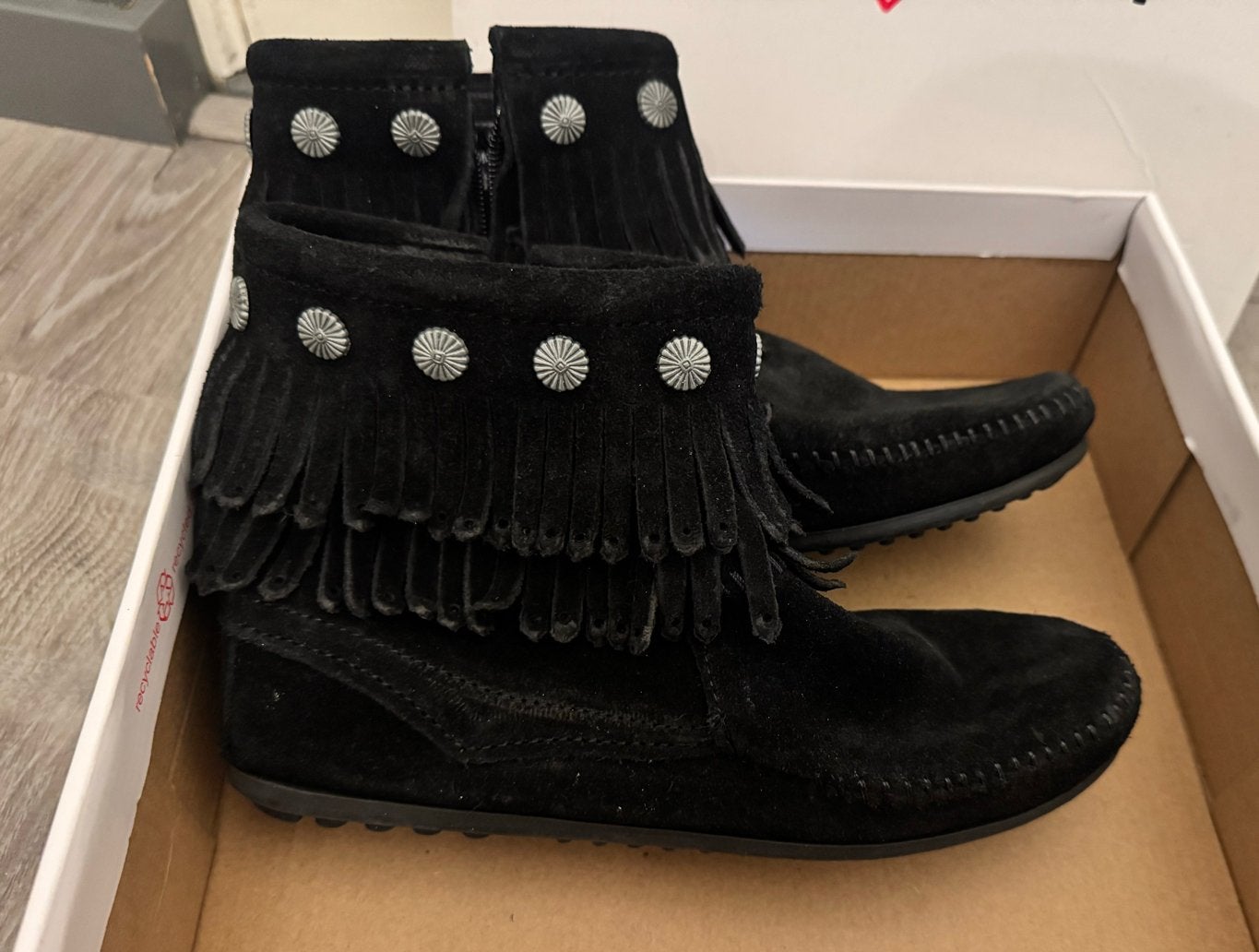 Minnetonka Double Fringe Side Zip Boot Zwart Maat 37, Ophalen of Verzenden, Nieuw, Zwart, Lage of Enkellaarzen
