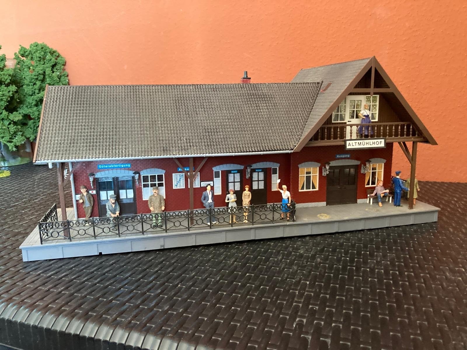 Modelspoorwegstation "Altmühlhof" met figuren, Ophalen, Gebruikt, Gelijkstroom of Wisselstroom, Brug, Tunnel of Gebouw