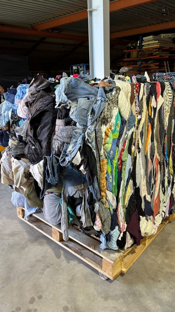 Partij Kleding Baal Tweedehands Vintage 550 kg, Ophalen of Verzenden, Gedragen