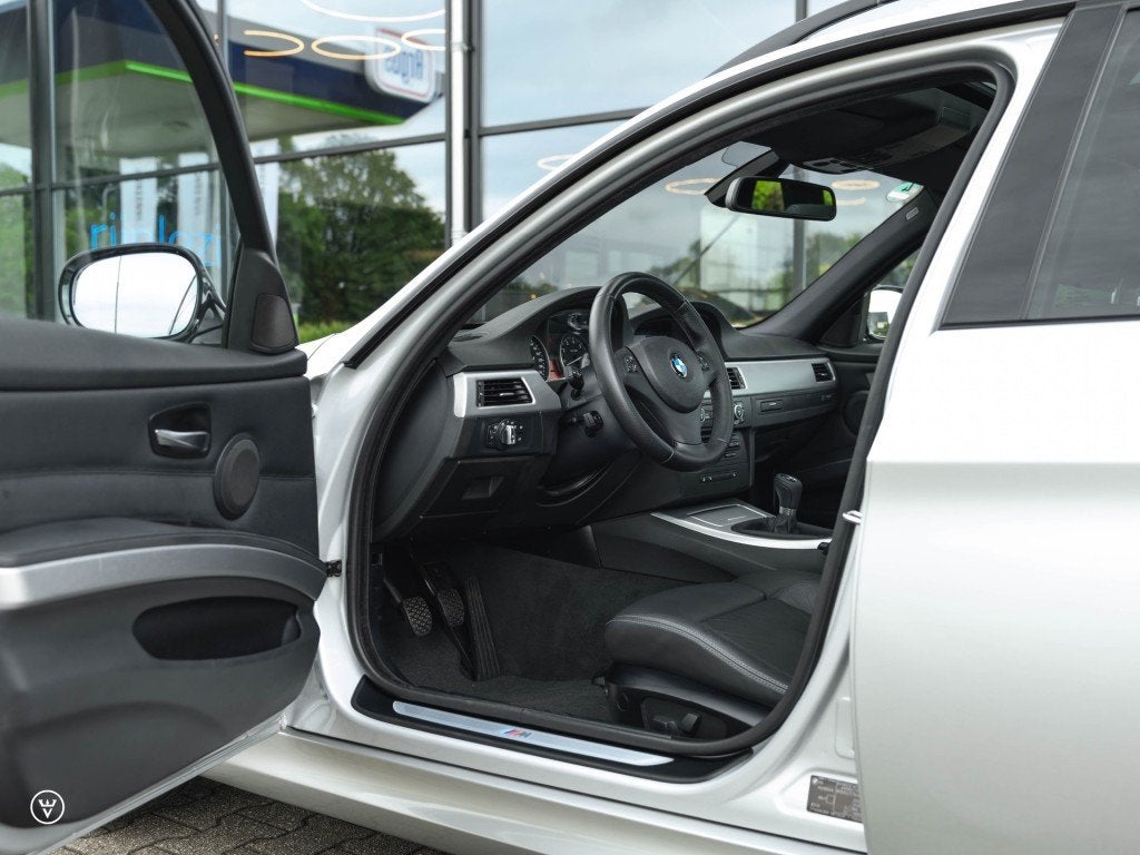 Bmw 3-SERIE 325i Touring LCI M-sport H6! – Pano, Performan, 745 kg, Achterwielaandrijving, Gebruikt, Met garantie (alle)