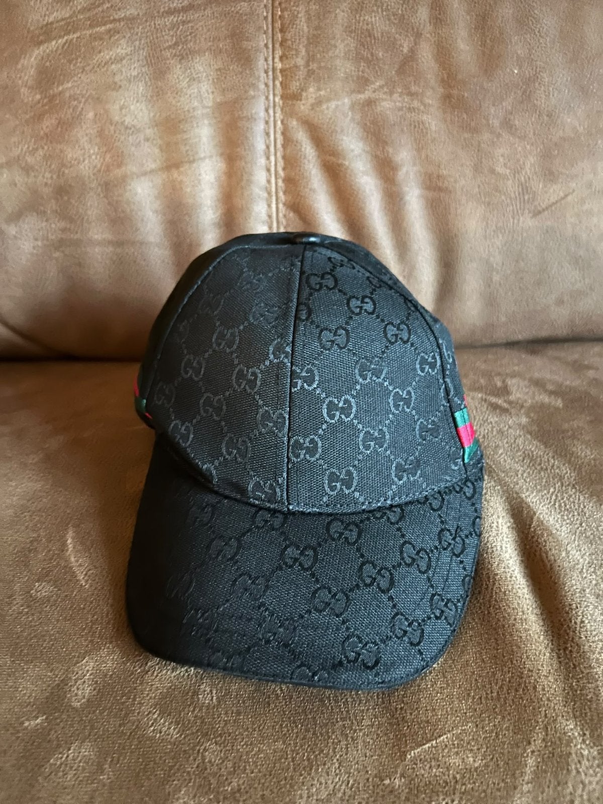 Gucci Pet Zwart met GG-patroon en Webstreep, Kleding | Dames, Ophalen of Verzenden, Zo goed als nieuw, One size fits all, Pet