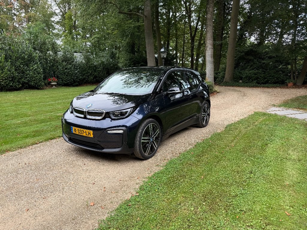 BMW i3 120AH 42kwh Warmtepomp, NL-auto, dealer ondh., Auto's, Automaat, 43 €/maand, Elektrisch, Grijs