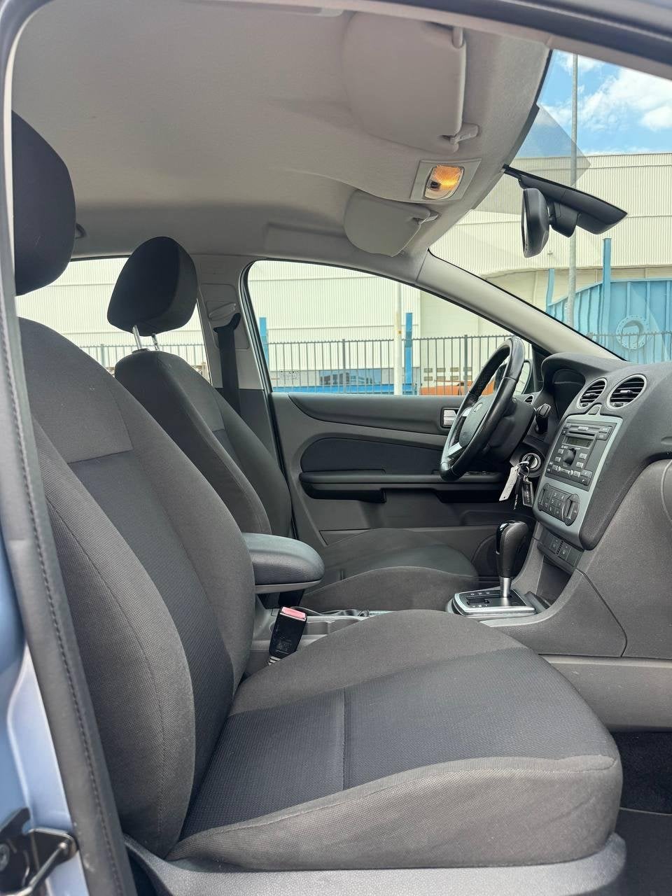 Foto 11 van Ford Focus 1.6-16V Futura