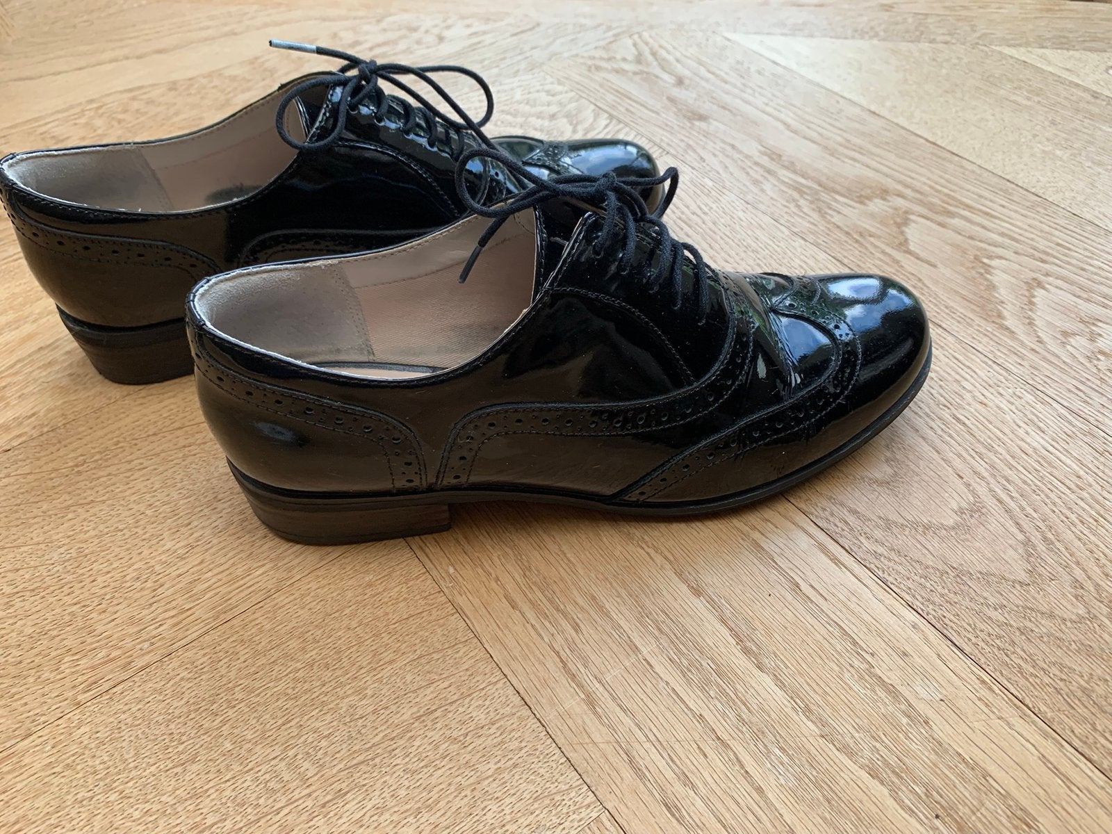 Prachtige broques Clarks narrative zwart lak maat 39, Zwart, Overige typen, Ophalen of Verzenden, Gedragen