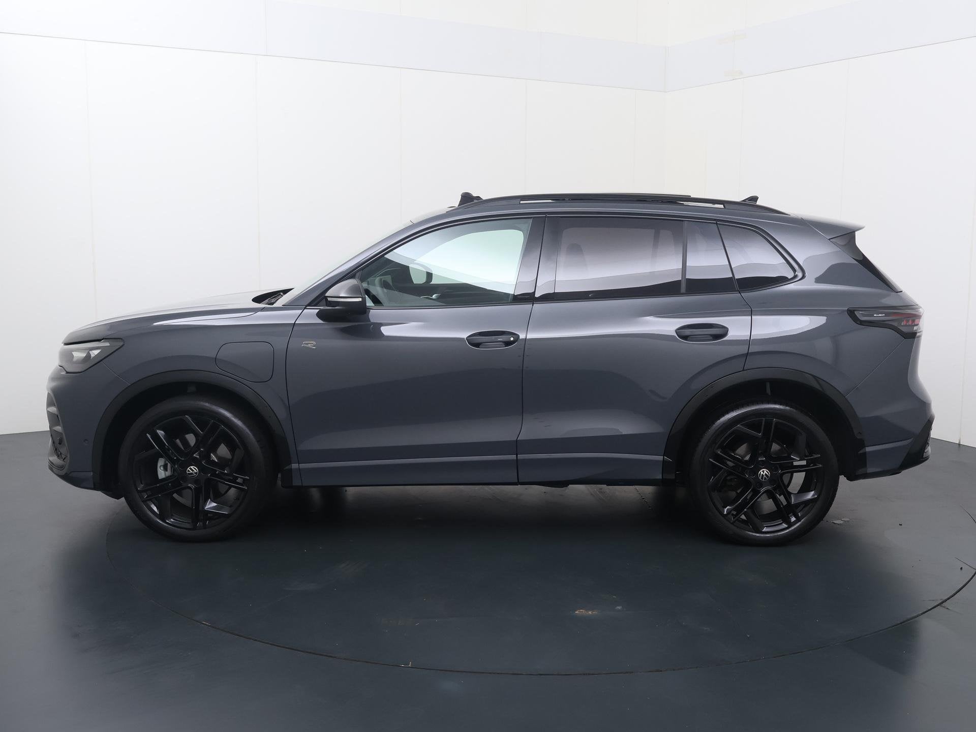 Volkswagen Tiguan 1.5 eHybrid R-Line Edition | 204 PK | SoH, Auto's, 12 maanden, Stof, Euro 6, 150 min