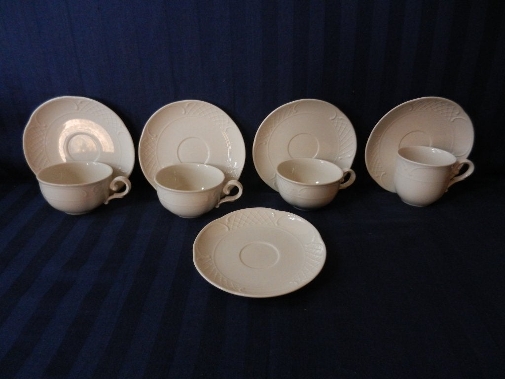 Villeroy en Boch Redoute Weiss / White : 5 schotels 4 koppen, Gebruikt, Villeroy & Boch, Ophalen of Verzenden, Kop(pen) en/of Schotel(s)