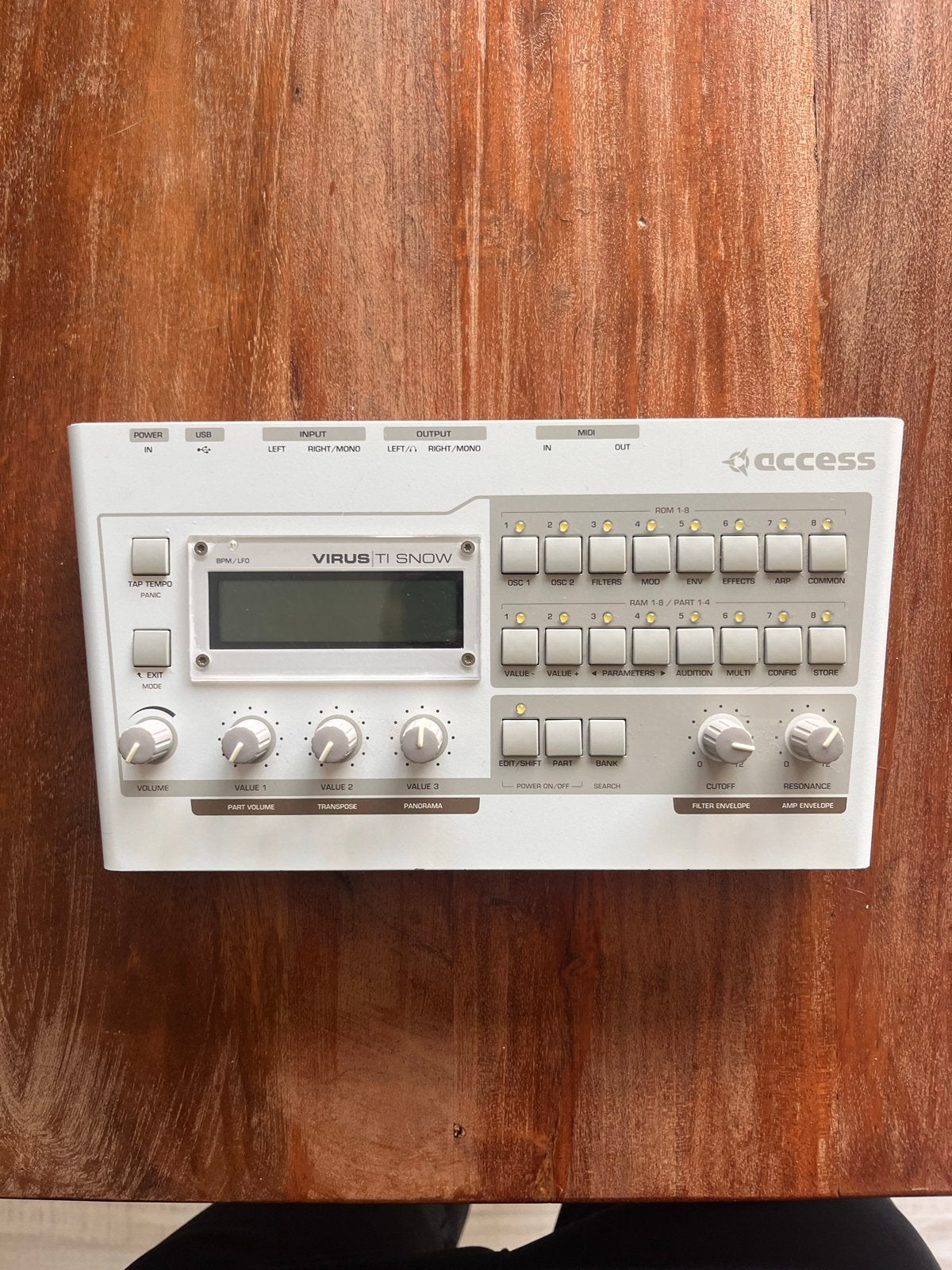 Access Virus TI Snow Synthesizer (moet weg), Overige aantallen, Zo goed als nieuw, Met midi-aansluiting, Ophalen