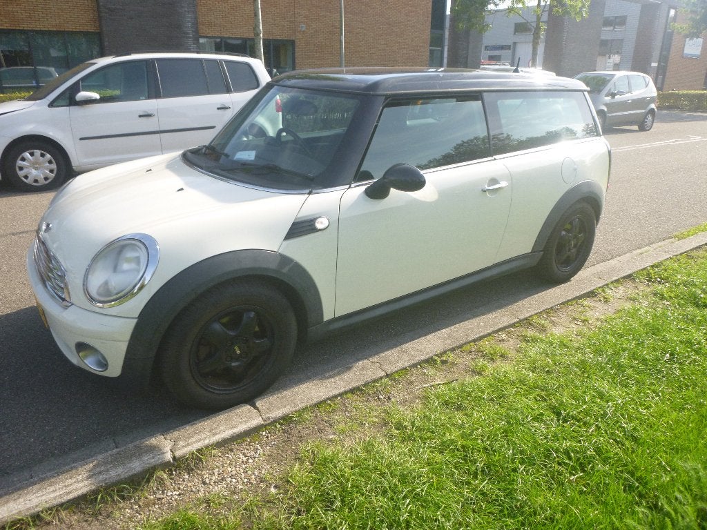Mini 1.6 16V Cooper Clubman 88KW 2008 Wit, Auto's, Voorwielaandrijving, Stof, 4 cilinders, Stationwagon