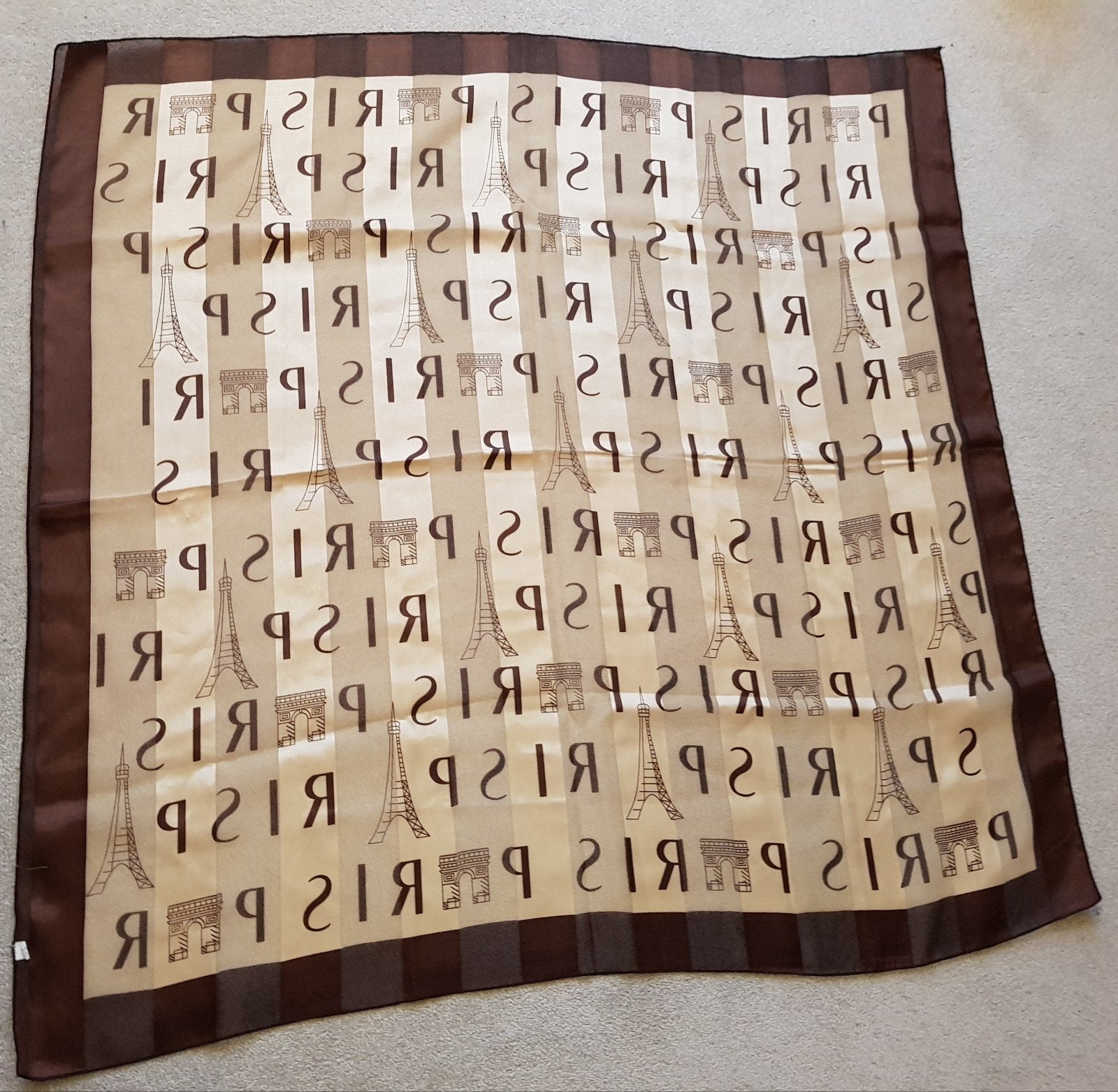 Sjaal bruin beige paris maat s maat m sjalen gladde stof, Verzenden, Zo goed als nieuw, Maat 38/40 (M), Sjaal