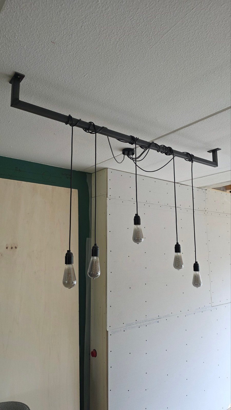 Industriële hanglamp met 5 E27 fittingen - Zwart metaal, Ophalen, Gebruikt, E27 (groot), Metaal