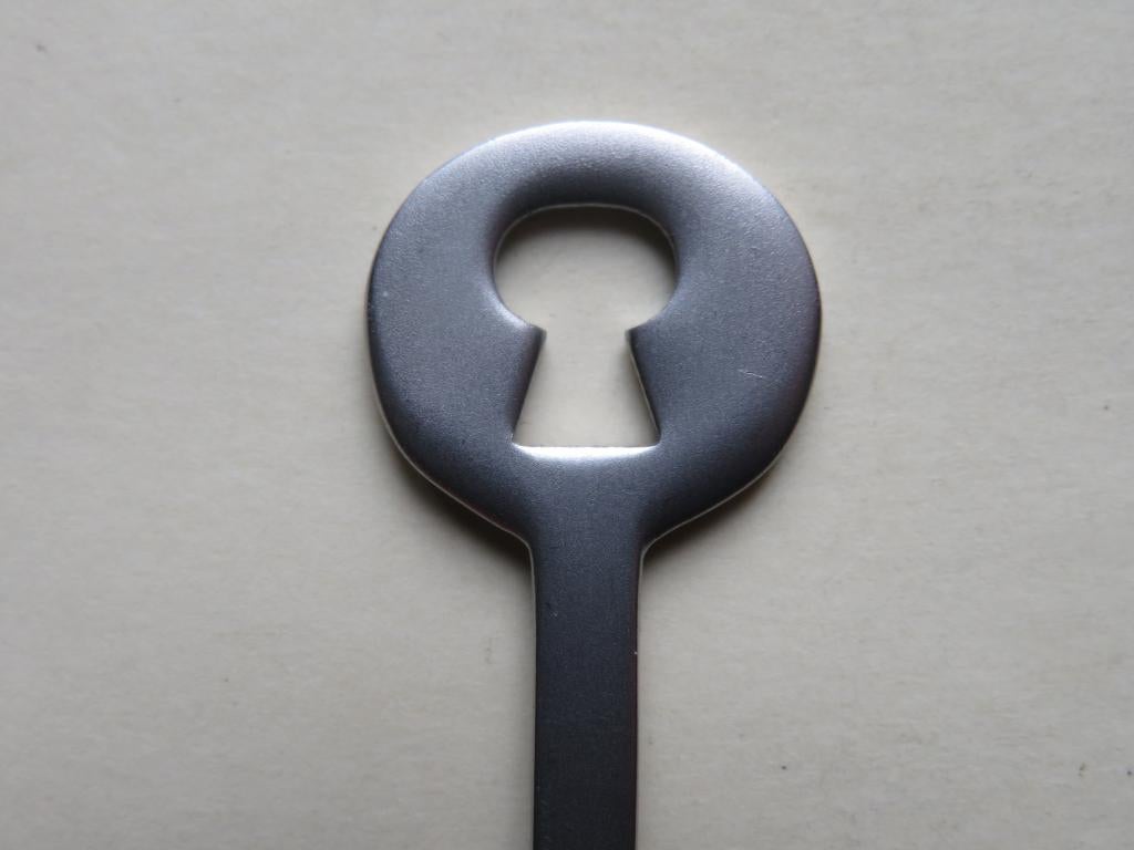 Sambonet lepeltje met sleutelgat 11,8 cm. lang, Antiek en Kunst, Antiek | Bestek, Verzenden