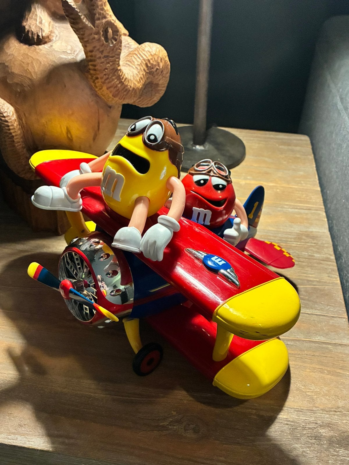 M&M’s Candy Dispenser Vliegtuig – Zeldzaam verzamelobject!, Verzamelen, Ophalen of Verzenden, Zo goed als nieuw