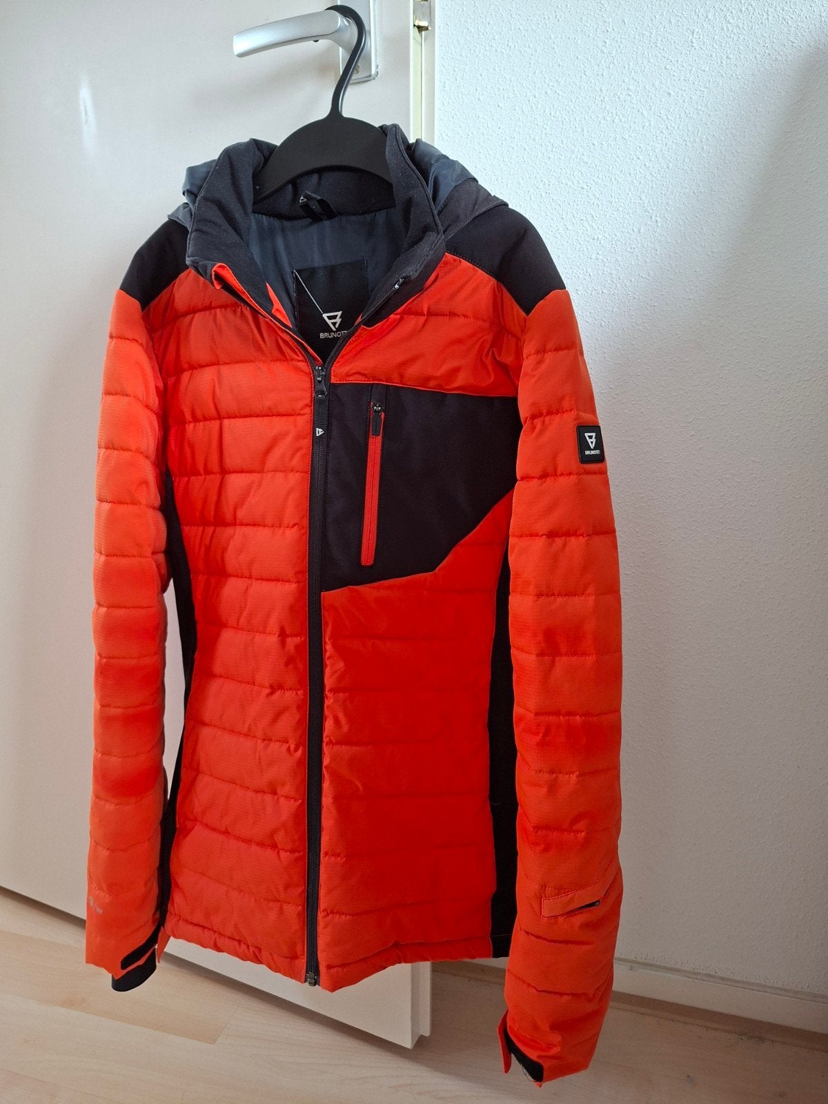 Brunotti winterjas maat 176 - Oranje/Zwart, Ophalen, Brunotti, Zo goed als nieuw, Overige maten
