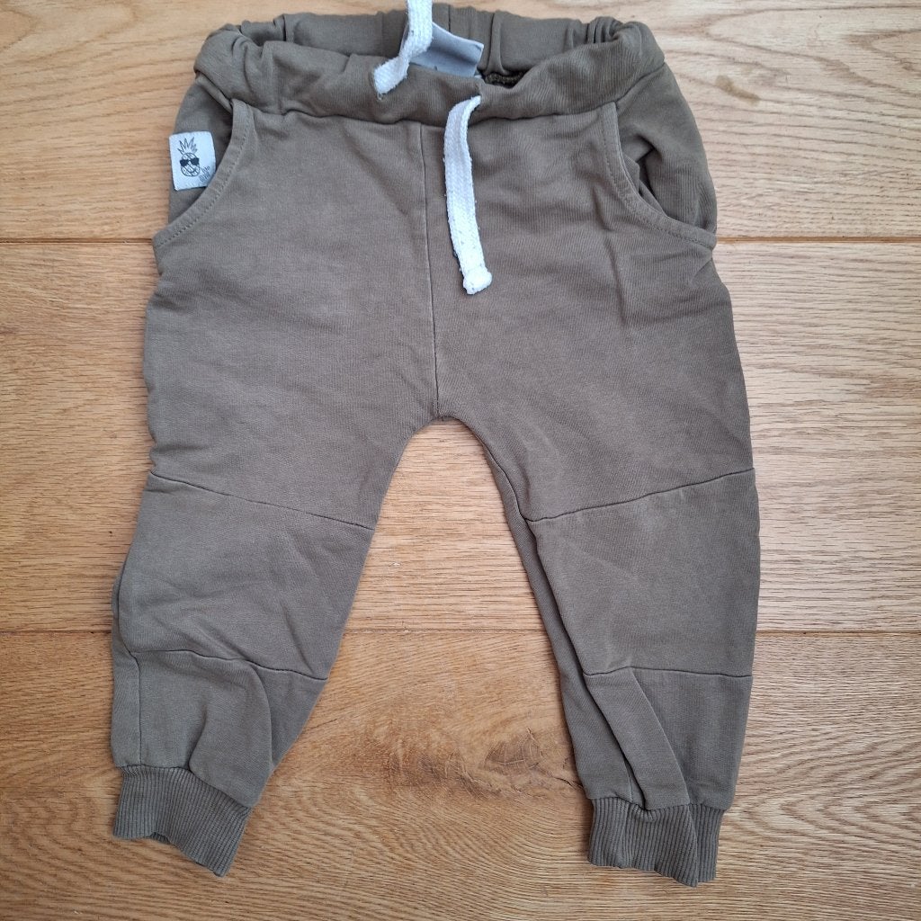 Stoere Feetje broek - bruin maat 80, Broekje, Jongetje of Meisje, Ophalen of Verzenden, Zo goed als nieuw