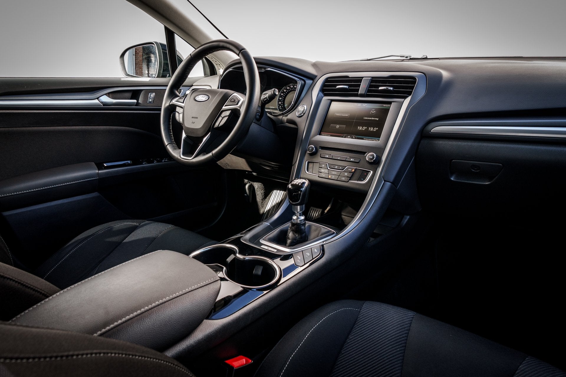 Ford Mondeo Wagon 1.5 Titanium | Trekhaak | Voorruitverwarmi, Auto's, Stof, 4 cilinders, 160 pk, Zwart