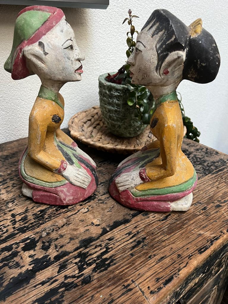 Javaans houtsnijwerk echtpaar Indonesie Loro Blonyo geel set, Antiek en Kunst, Groep mensen, Handgemaakt, Ophalen of Verzenden