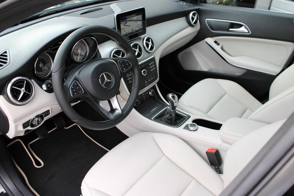 Mercedes-Benz CLA-Klasse 180 Shooting Brake Trekhaak | Airco, Voorwielaandrijving, Stof, Gebruikt, 4 cilinders