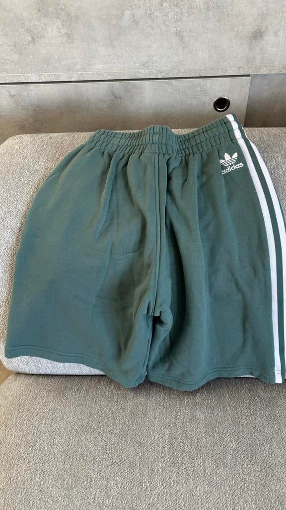 Adidas korte broek XS zo goed als nieuw, Ophalen of Verzenden, Zo goed als nieuw, Overige maten, Groen