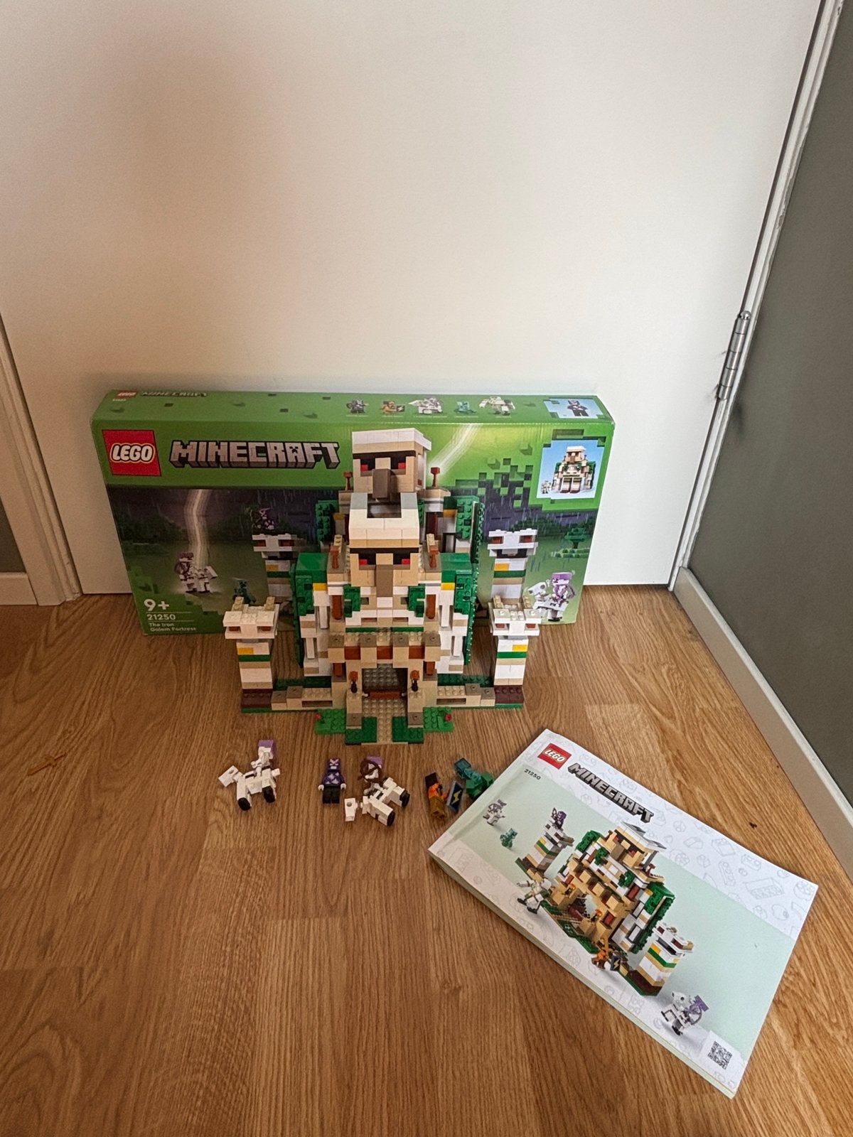 Lego set 21250 “The iron Golem Fortress”, Minecraft, Lego, Ophalen of Verzenden, Zo goed als nieuw