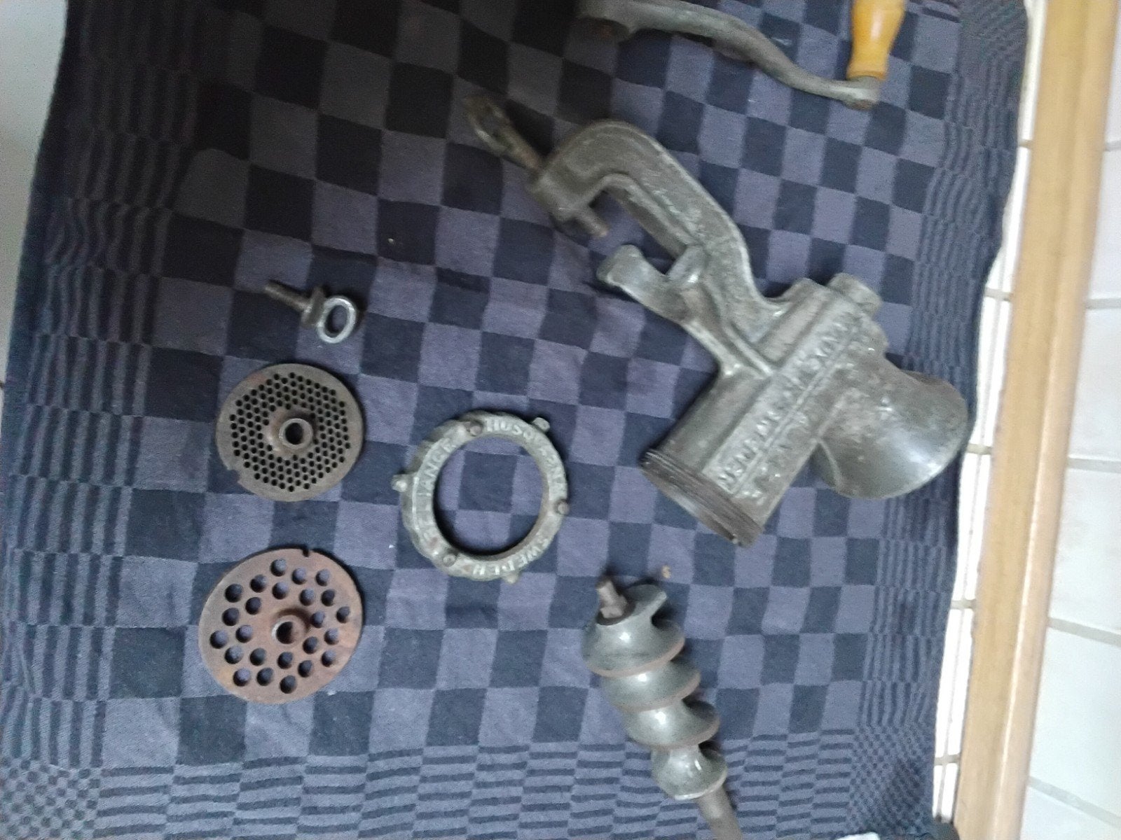 Antieke vleesmolen, gietijzer, compleet, Ophalen