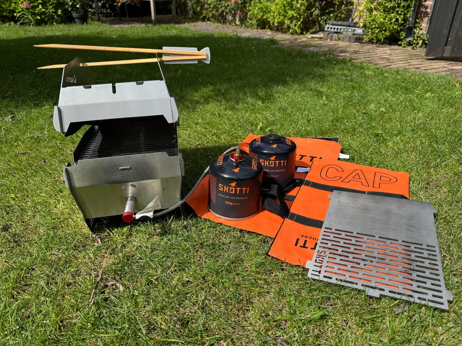 Skitti Grill 2.0 + Cap + Plancha (nieuw) + Gas (nieuw), Ophalen of Verzenden, Zo goed als nieuw