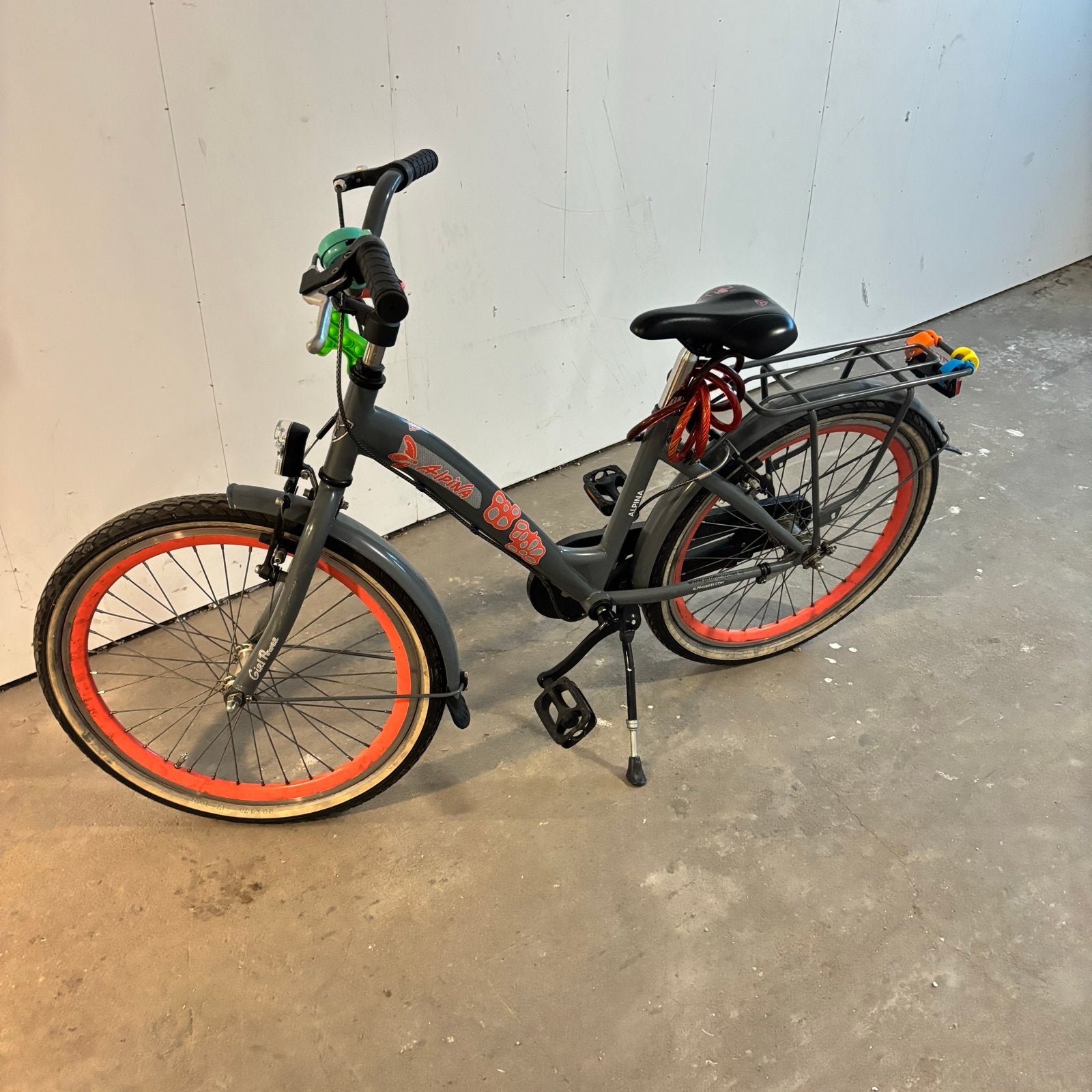 Alpina kinderfiets 20 inch - Grijs met oranje accenten, Fietsen en Brommers, Ophalen, Gebruikt, Velgrem, Handrem