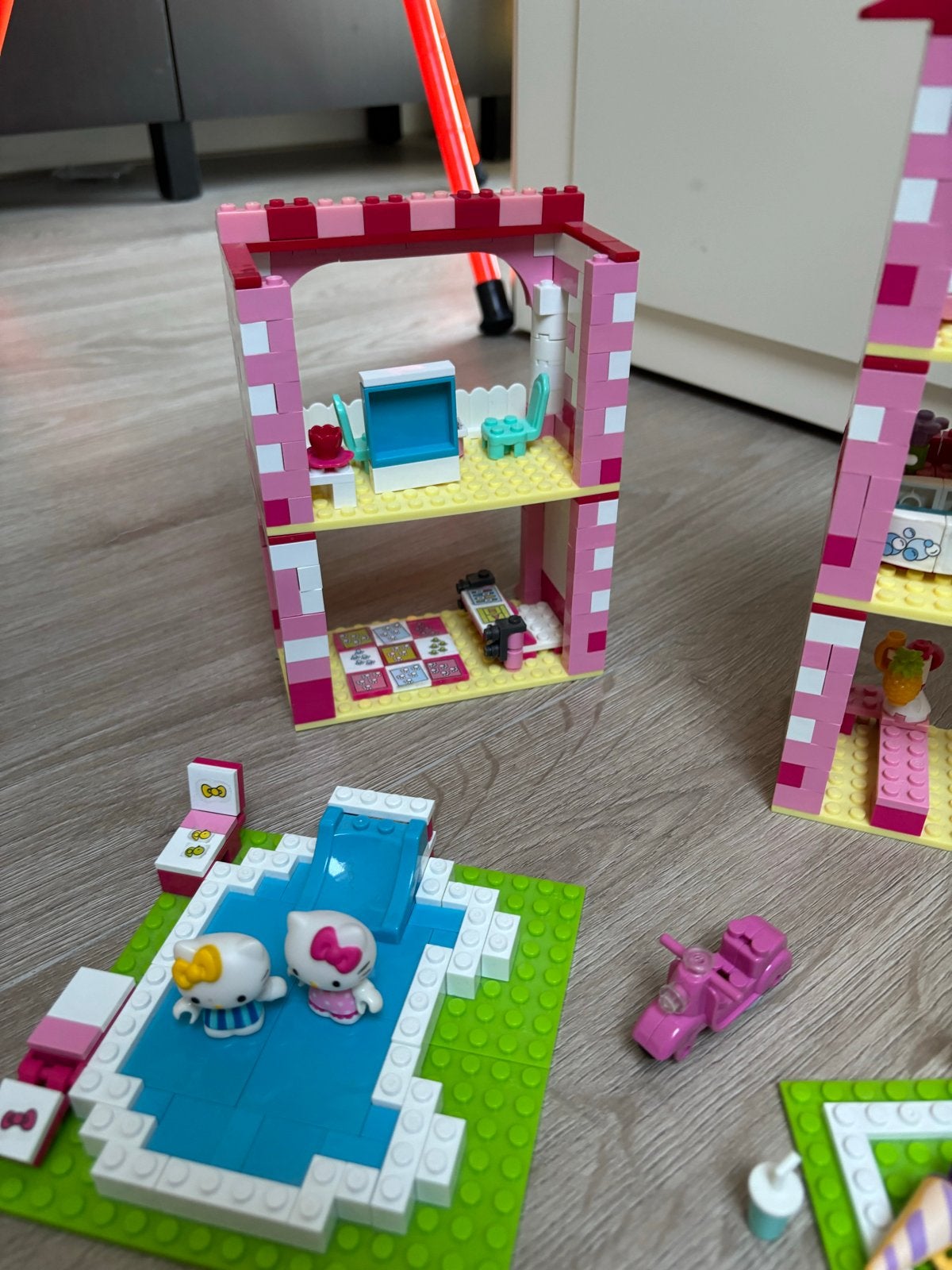 Mega Bloks Hello Kitty Huis met Zwembad, Ophalen of Verzenden, Gebruikt, Megabloks