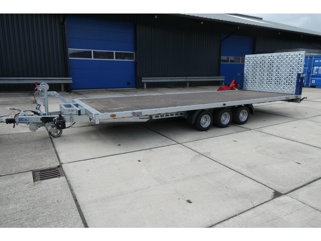 Bij Eemsned een Saris kanteltrailer afm 588 x 210, Nieuw