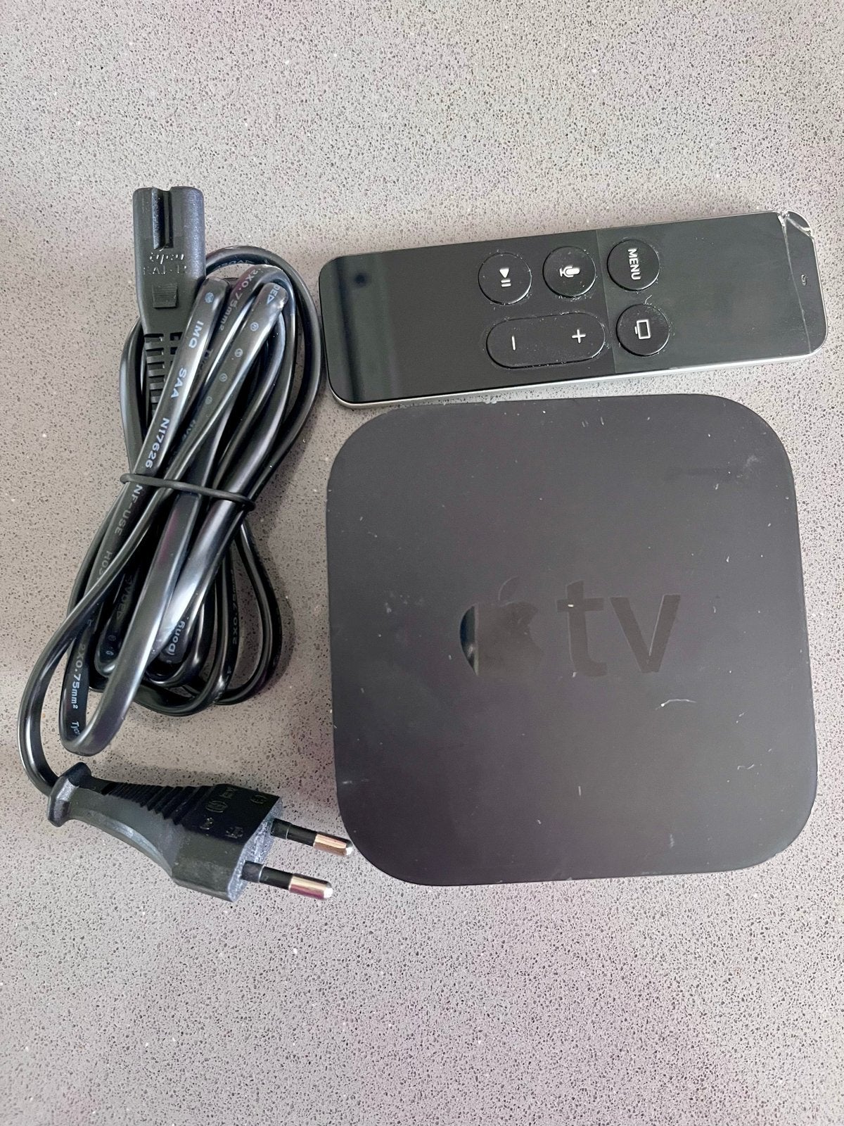 Apple TV met beschadigde maar werkende afstandsbediening, Audio, Tv en Foto, Mediaspelers, Ophalen, Gebruikt