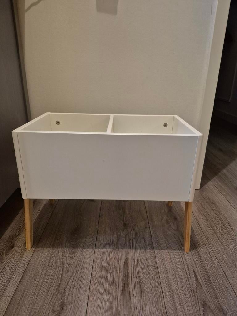 Witte boekenkast met houten poten, Kinderen en Baby's, Ophalen, Gebruikt, Kast