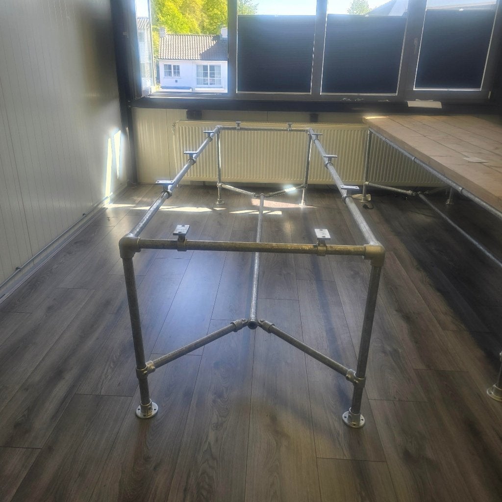 TE KOOP  2 x robuuste tafel, Industrial look, Ophalen, 200 cm of meer, Zo goed als nieuw, Vijf personen of meer