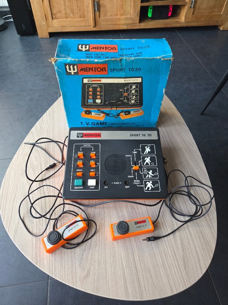 Mentor Sport TG20 met originele doos & 2 controllers te koop, Computers en Software, Vintage Computers, Ophalen of Verzenden