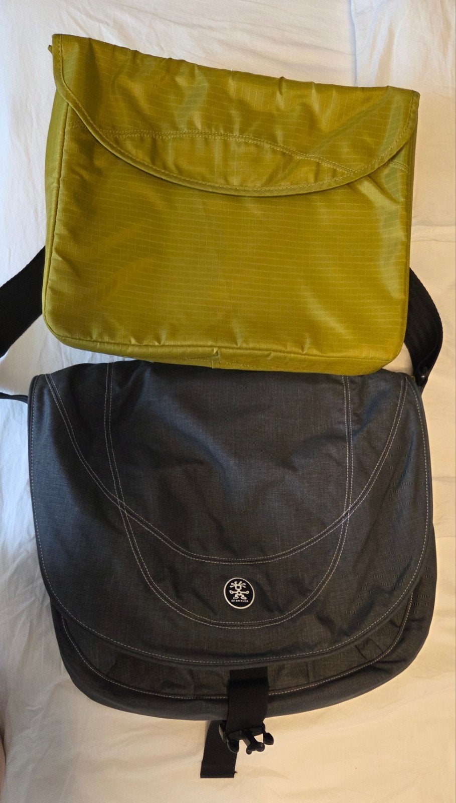 Crumpler Messenger Bag - donkergrijs met geel/groenige binn, Ophalen of Verzenden, Zo goed als nieuw, Grijs, Overige merken