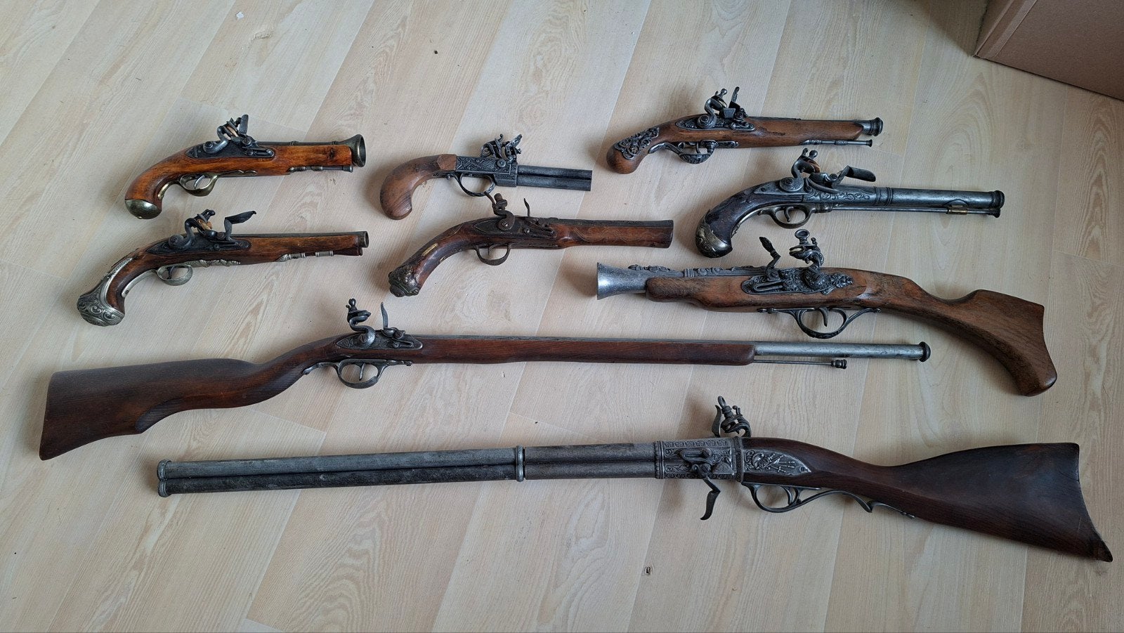 oude antieke decoratieve nep wapens, Ophalen, Gebruikt