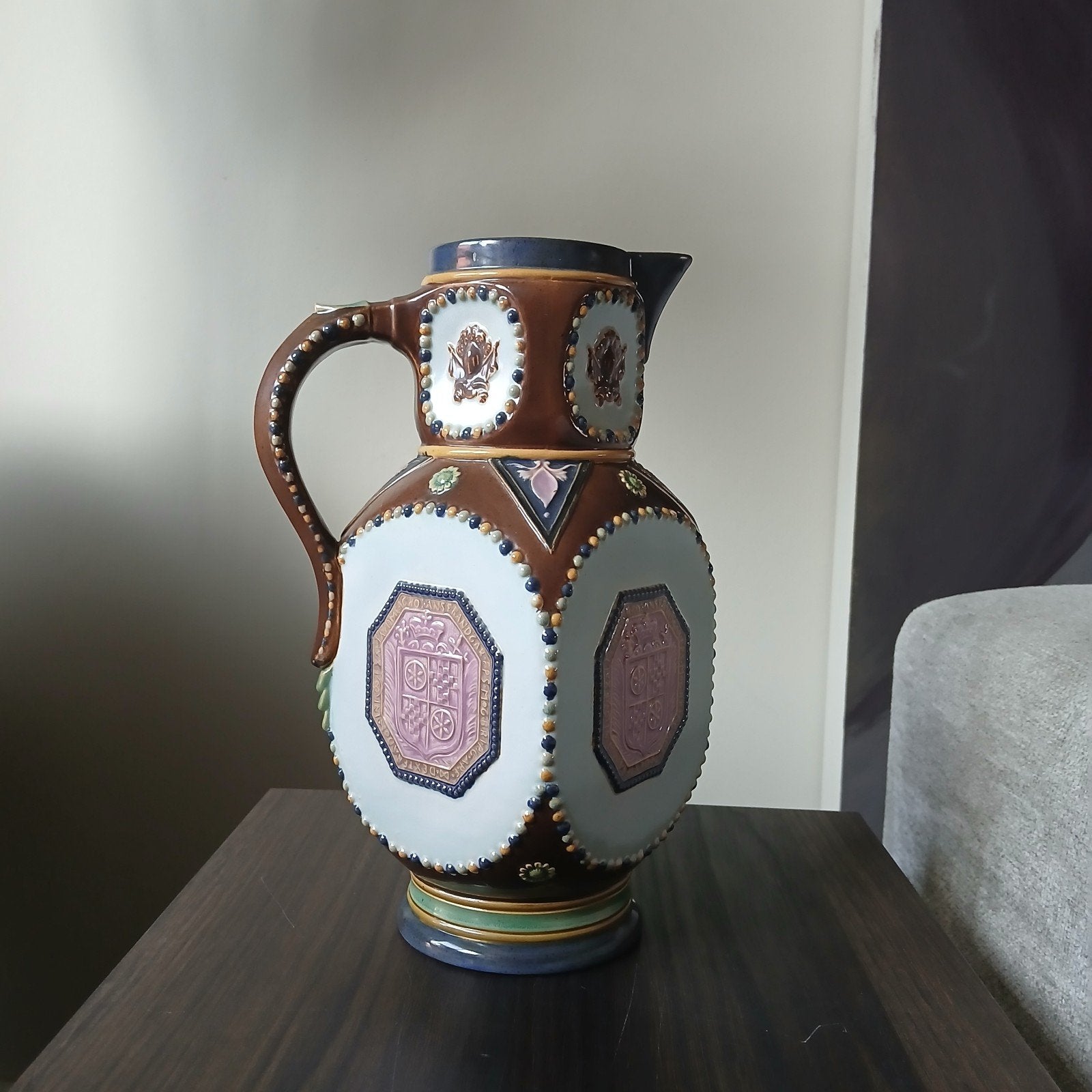 Antieke Franse kan / karaf Majolica Barbotine Onnaing (1880), Ophalen