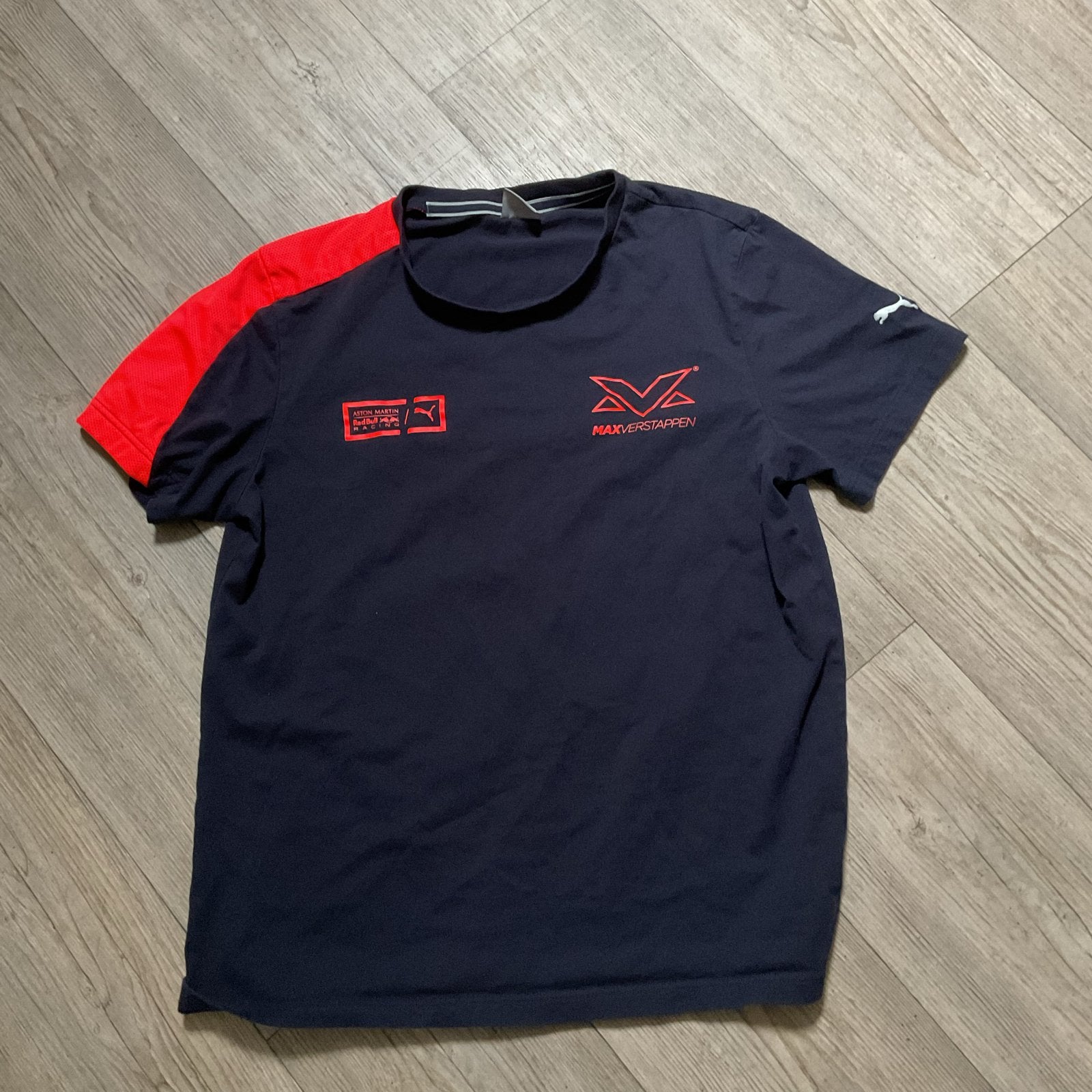 Max Verstappen Red Bull Racing Puma T-shirt Maat L, Ophalen of Verzenden, Zo goed als nieuw, Maat 52/54 (L), Blauw