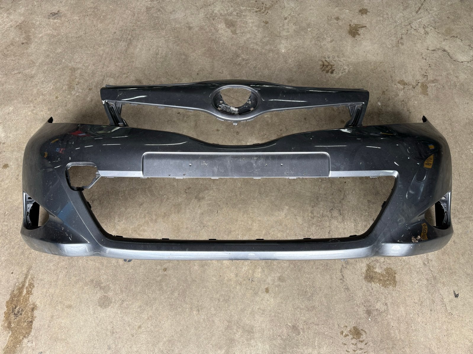 Voorbumper Toyota Yaris III 2010-2010, Ophalen, Gebruikt, Voor, Toyota
