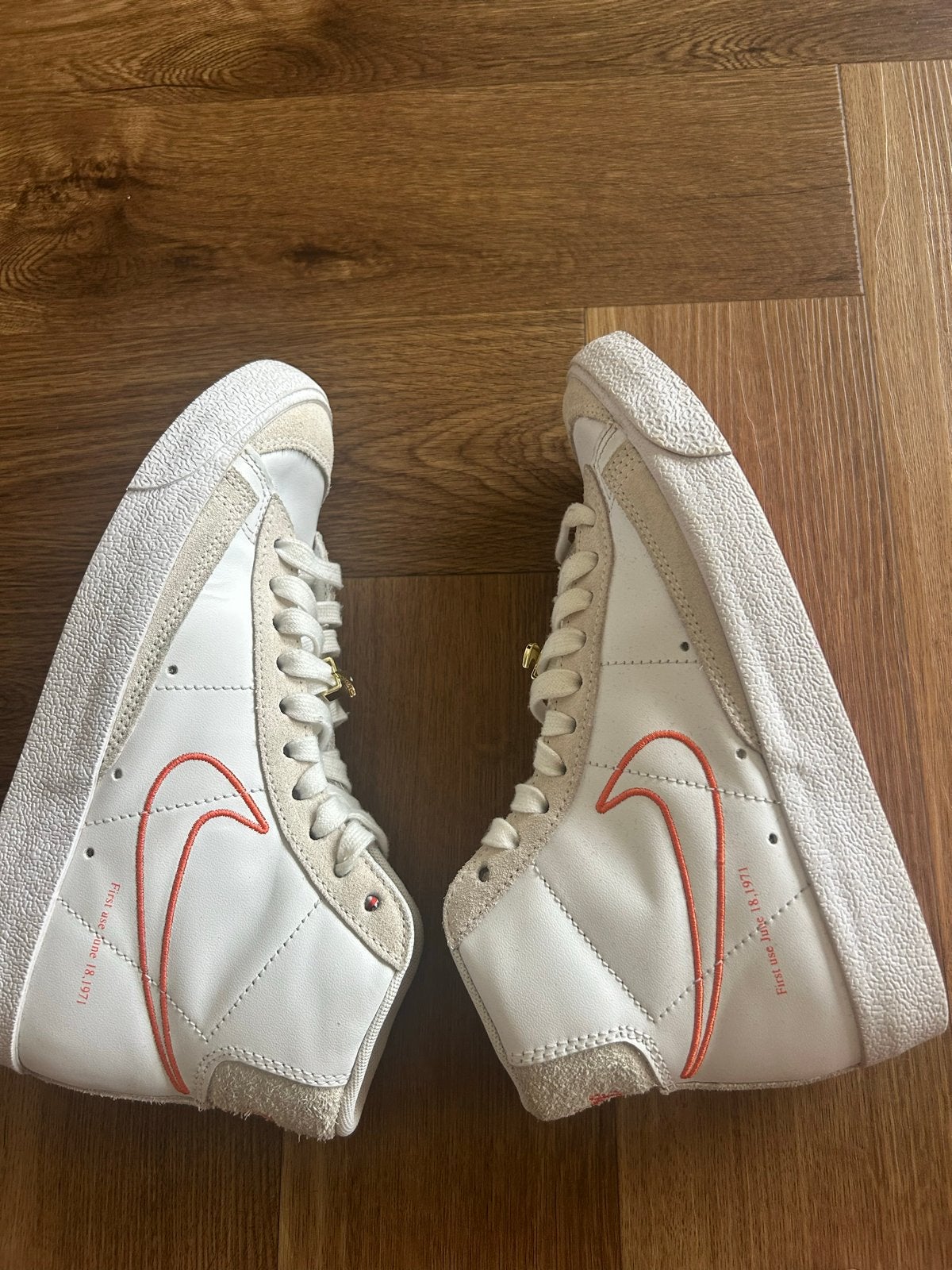 Nike Blazer Mid '77 SE Dames Sneakers - Wit/Oranje, Ophalen of Verzenden, Nieuw, Wit, Sneakers of Gympen
