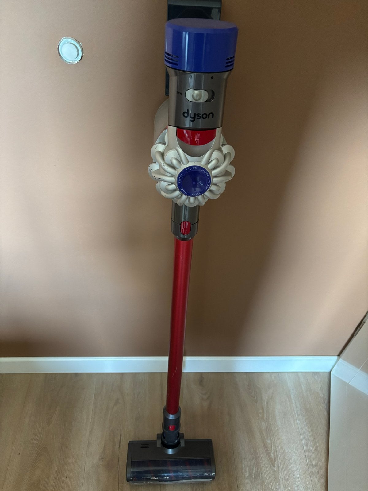 Dyson V8 Steelstofzuiger - Nieuwe accu & filter, Ophalen, Gebruikt, Draadloos, Dyson