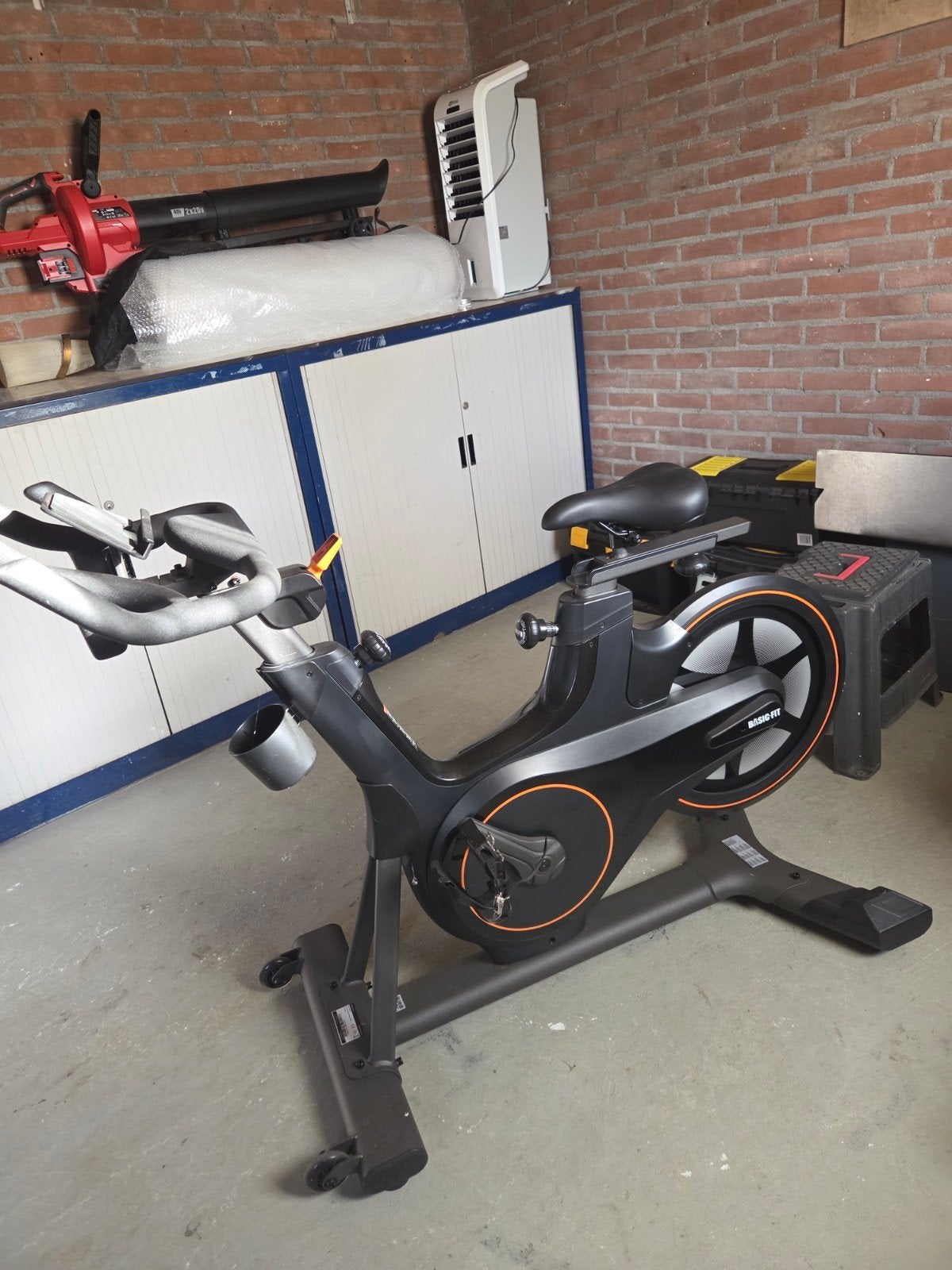 Basic-Fit Matrix Indoor Cycle - Zo goed als nieuw, Ophalen, Spinningfiets, Zo goed als nieuw, Metaal